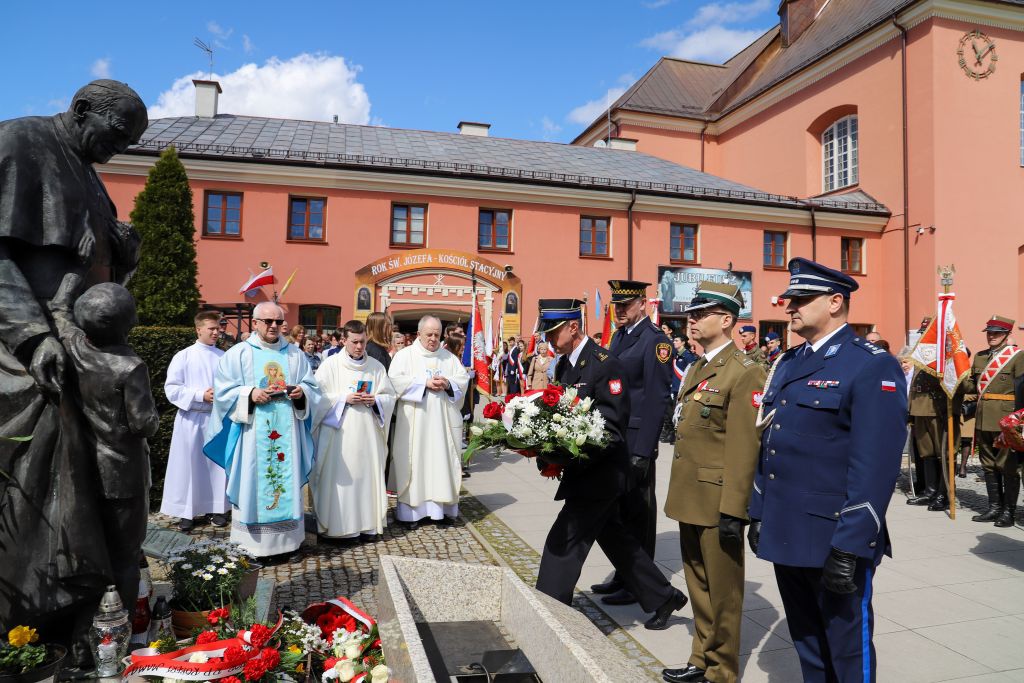 Miejskie obchody Narodowego Święta Konstytucji 3 Maja [03.05.2023] - zdjęcie #84 - eOstroleka.pl