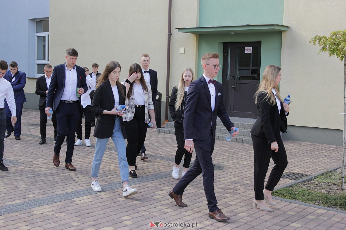 Matura 2023 - egzamin z j. polskiego w ZSZ nr 1 [04.05.2023] - zdjęcie #35 - eOstroleka.pl