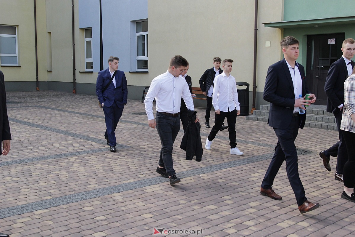 Matura 2023 - egzamin z j. polskiego w ZSZ nr 1 [04.05.2023] - zdjęcie #32 - eOstroleka.pl