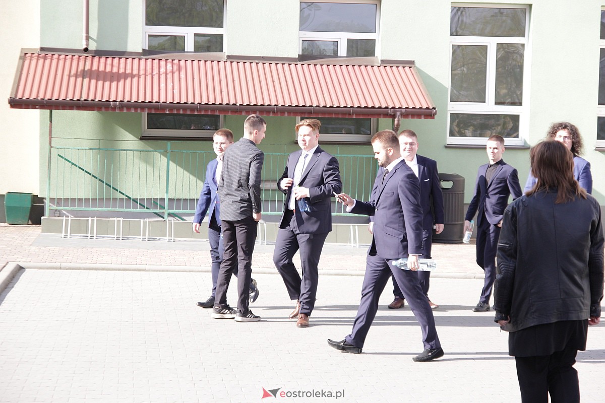 Matura 2023 - egzamin z j. polskiego w ZSZ nr 1 [04.05.2023] - zdjęcie #25 - eOstroleka.pl