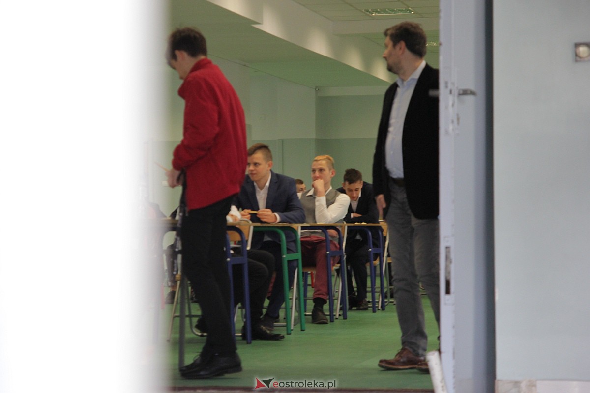 Matura 2023 - egzamin z j. polskiego w ZSZ nr 1 [04.05.2023] - zdjęcie #2 - eOstroleka.pl
