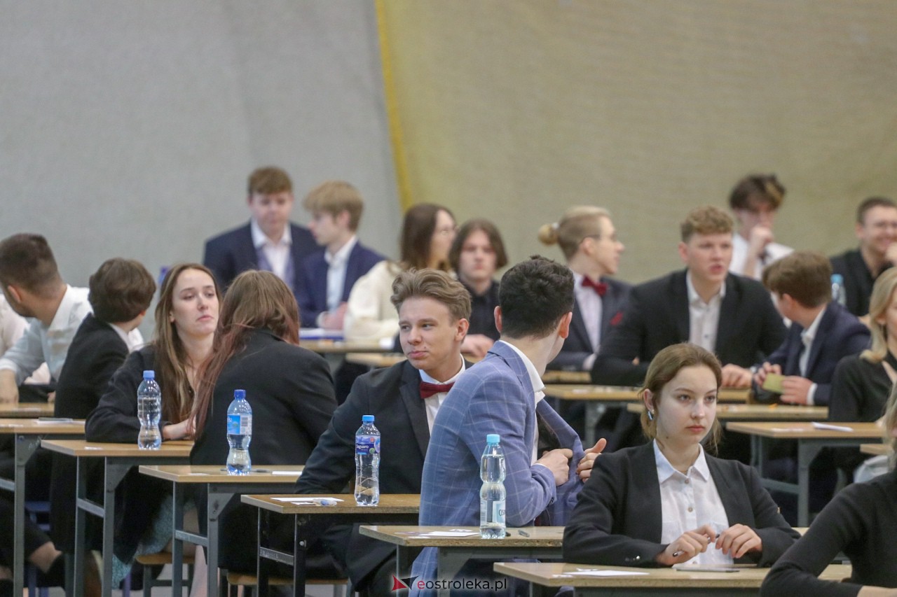 Matura 2023 z języka polskiego w III LO w Ostrołęce [04.05.2023] - zdjęcie #59 - eOstroleka.pl