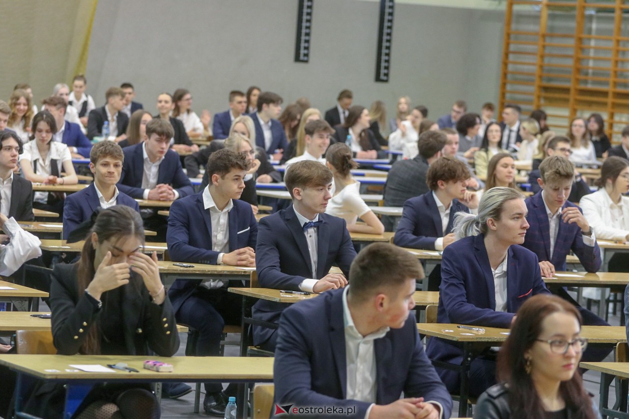 Matura 2023 z języka polskiego w III LO w Ostrołęce [04.05.2023] - zdjęcie #55 - eOstroleka.pl