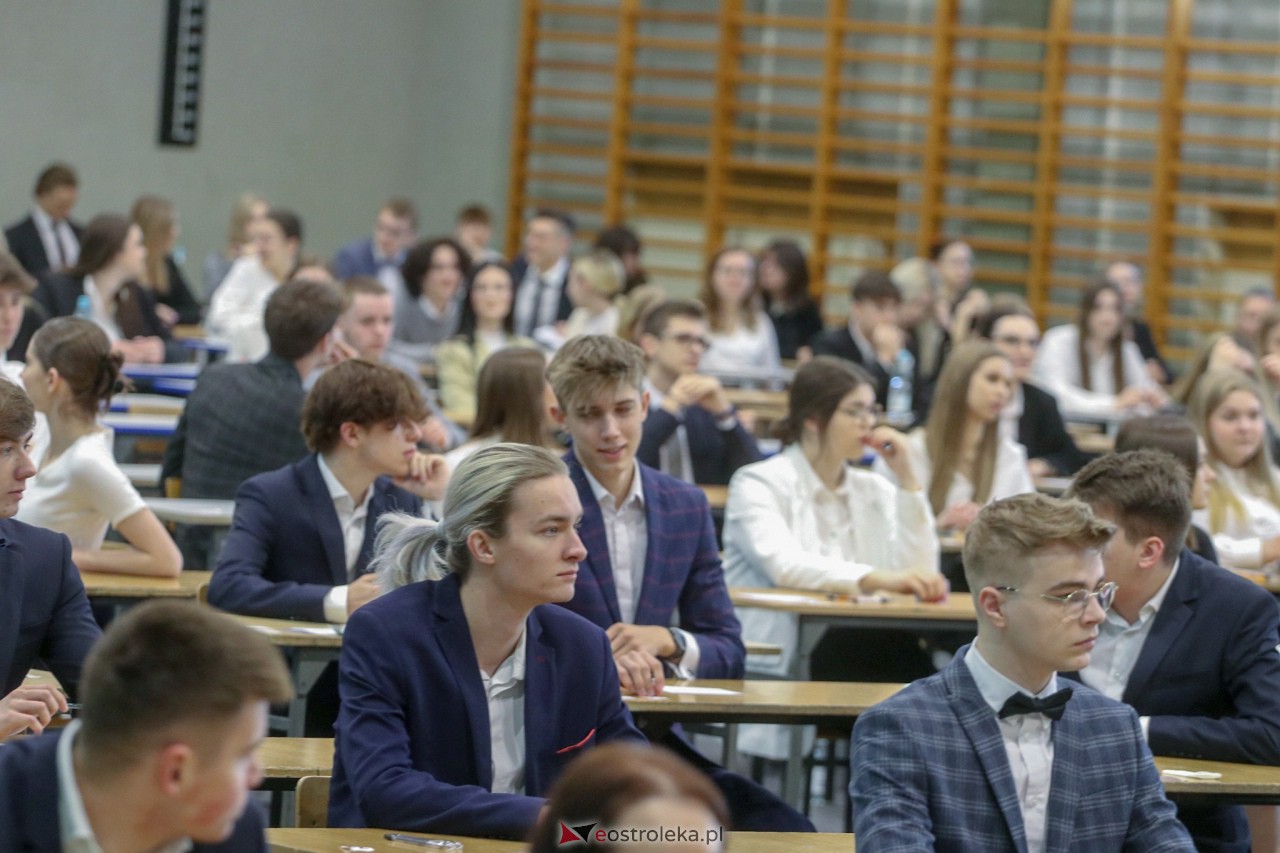 Matura 2023 z języka polskiego w III LO w Ostrołęce [04.05.2023] - zdjęcie #54 - eOstroleka.pl