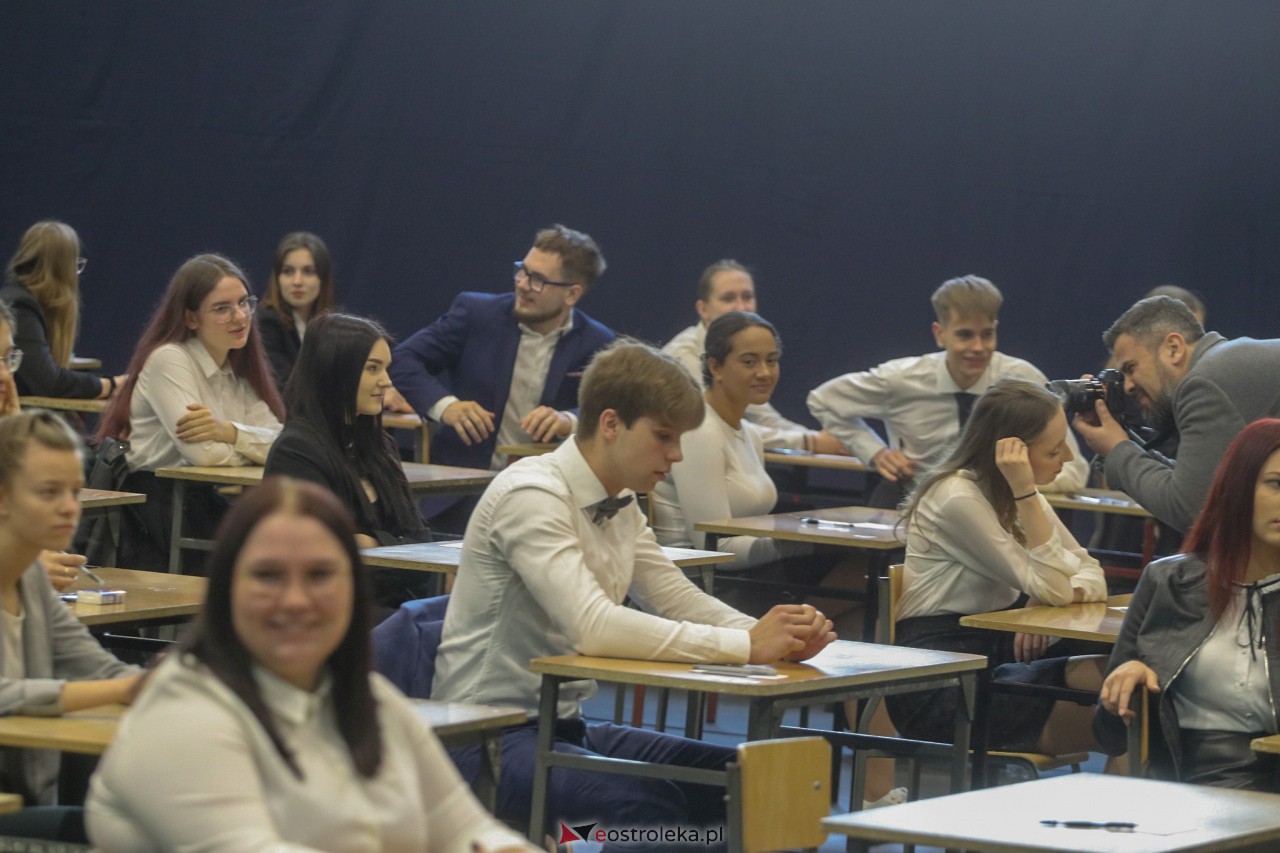Matura 2023 z języka polskiego w III LO w Ostrołęce [04.05.2023] - zdjęcie #49 - eOstroleka.pl