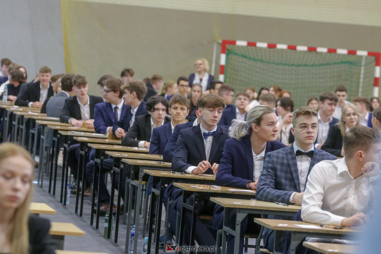 Matura 2023 z języka polskiego w III LO w Ostrołęce [04.05.2023] - zdjęcie #44 - eOstroleka.pl