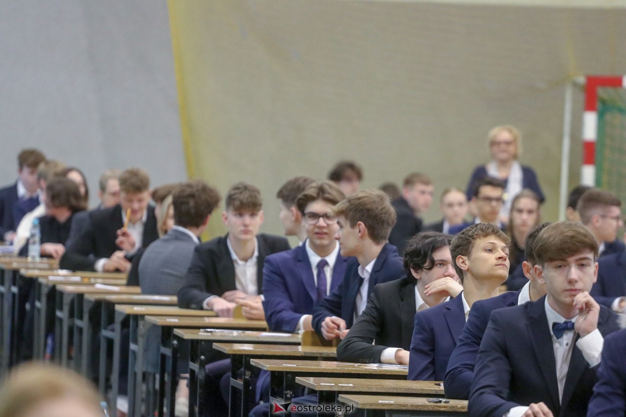 Matura 2023 z języka polskiego w III LO w Ostrołęce [04.05.2023] - zdjęcie #43 - eOstroleka.pl