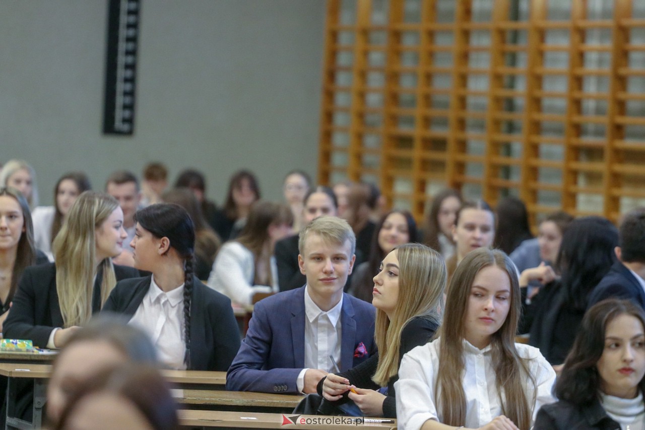 Matura 2023 z języka polskiego w III LO w Ostrołęce [04.05.2023] - zdjęcie #41 - eOstroleka.pl