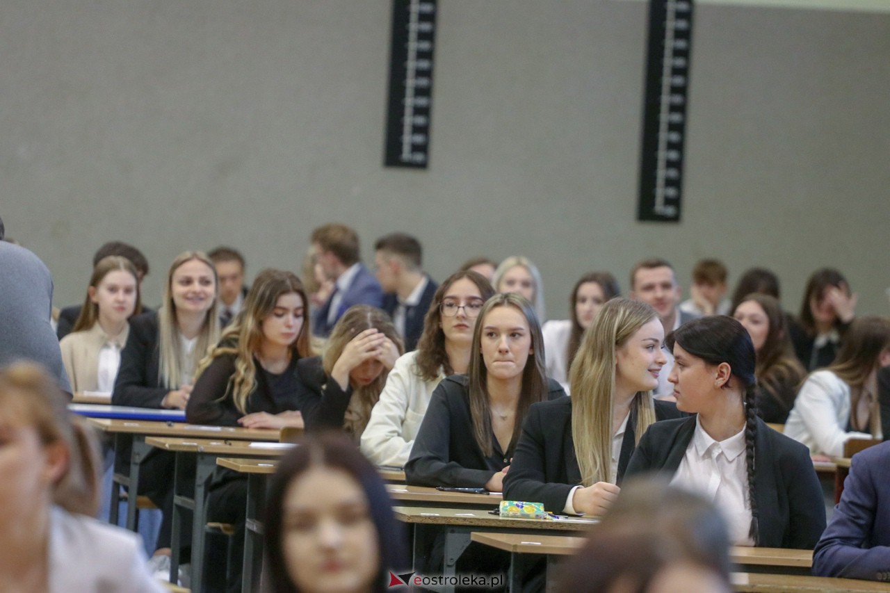 Matura 2023 z języka polskiego w III LO w Ostrołęce [04.05.2023] - zdjęcie #40 - eOstroleka.pl