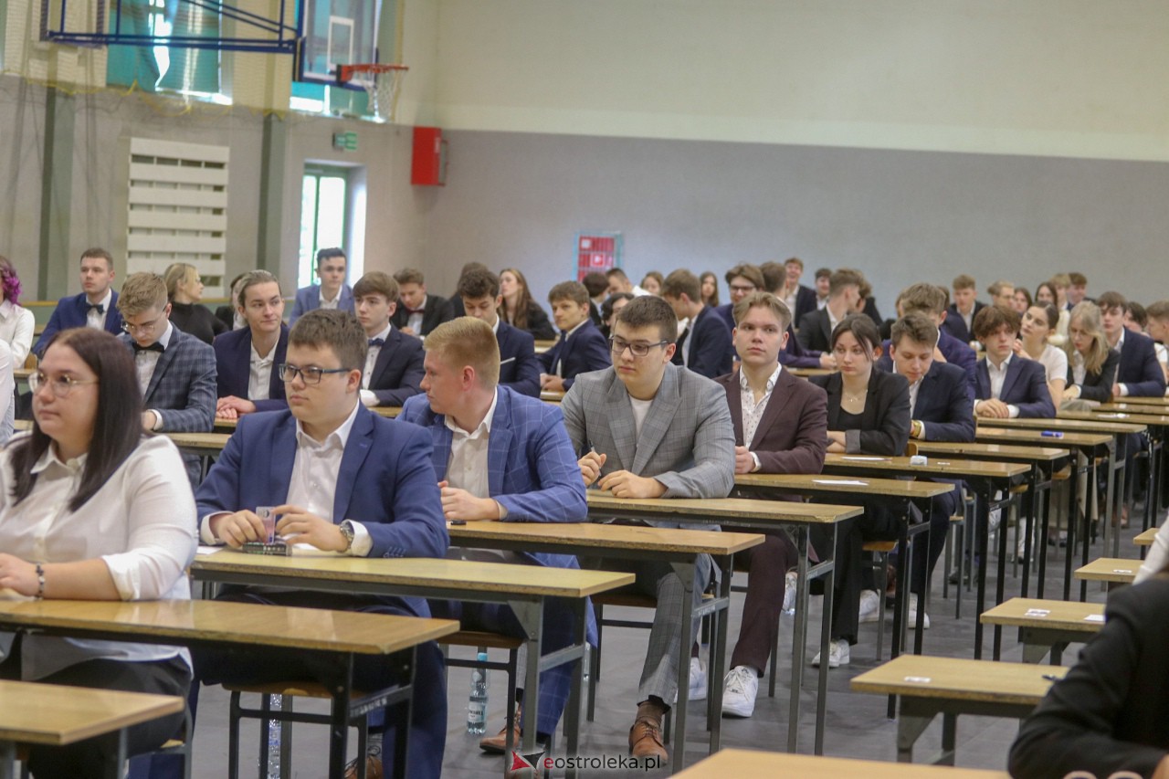 Matura 2023 z języka polskiego w III LO w Ostrołęce [04.05.2023] - zdjęcie #31 - eOstroleka.pl