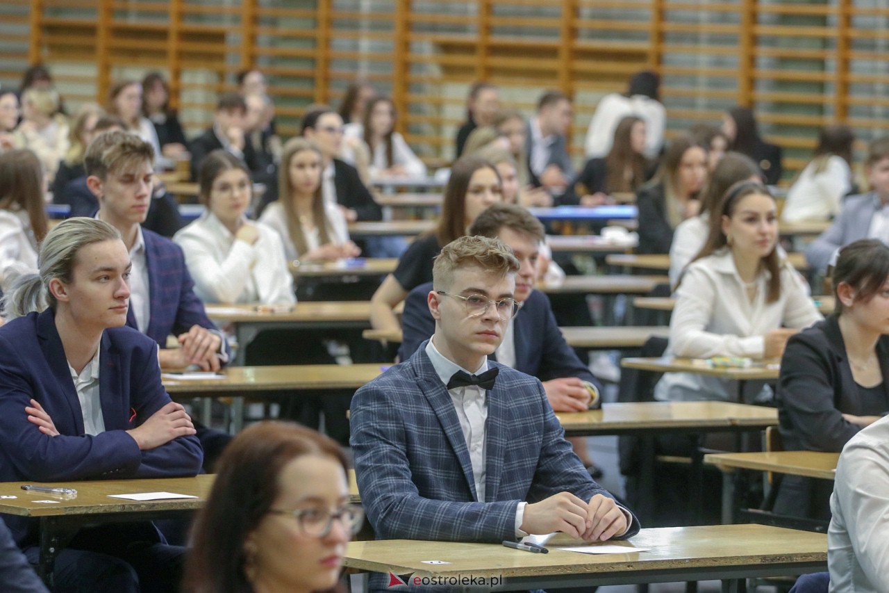 Matura 2023 z języka polskiego w III LO w Ostrołęce [04.05.2023] - zdjęcie #27 - eOstroleka.pl