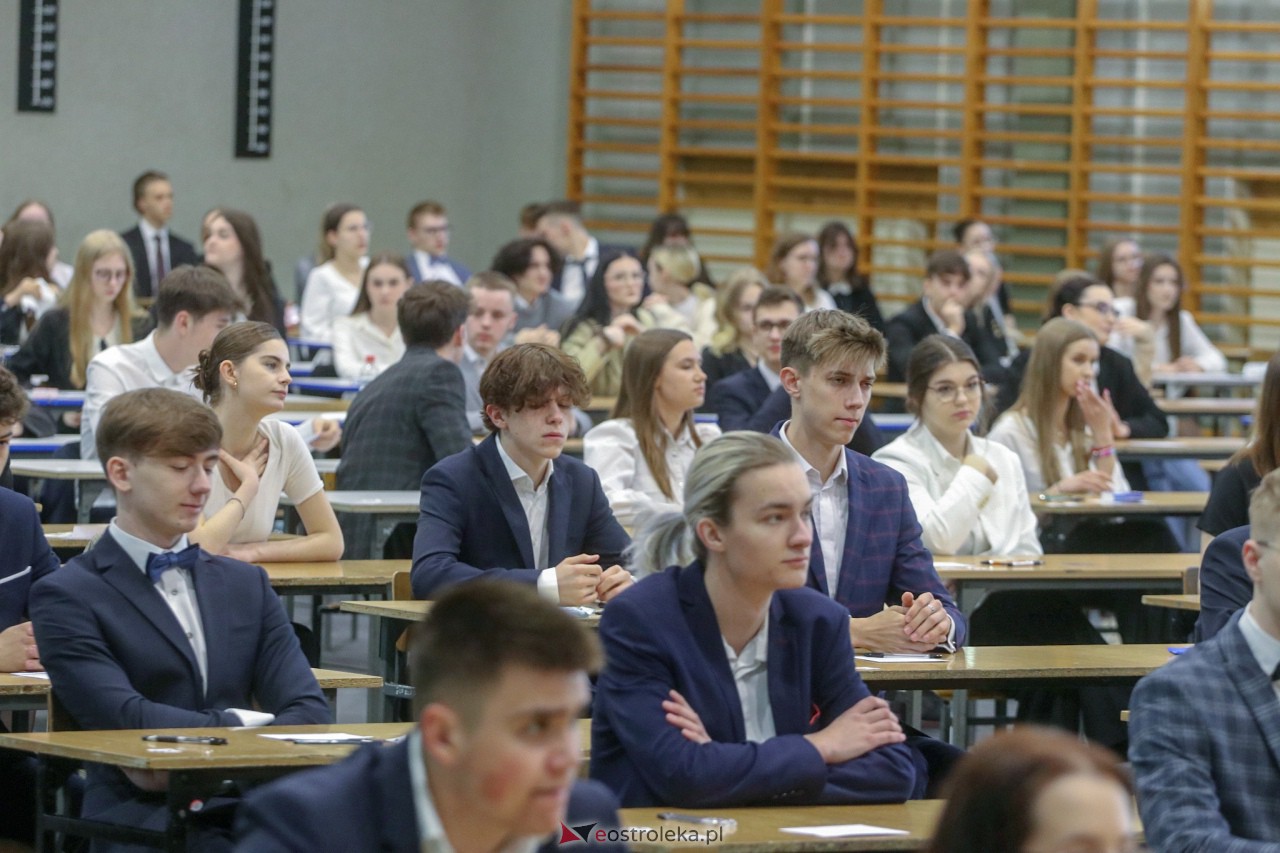 Matura 2023 z języka polskiego w III LO w Ostrołęce [04.05.2023] - zdjęcie #26 - eOstroleka.pl