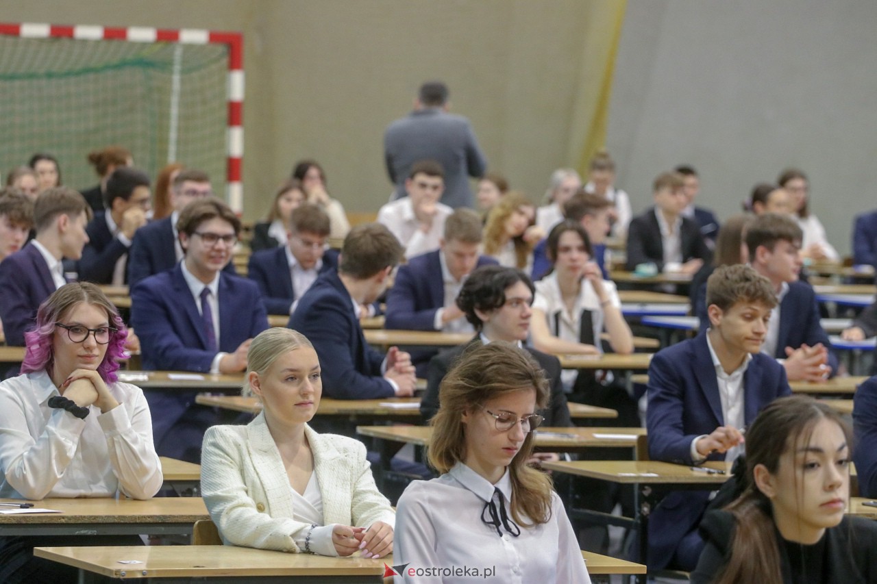 Matura 2023 z języka polskiego w III LO w Ostrołęce [04.05.2023] - zdjęcie #24 - eOstroleka.pl
