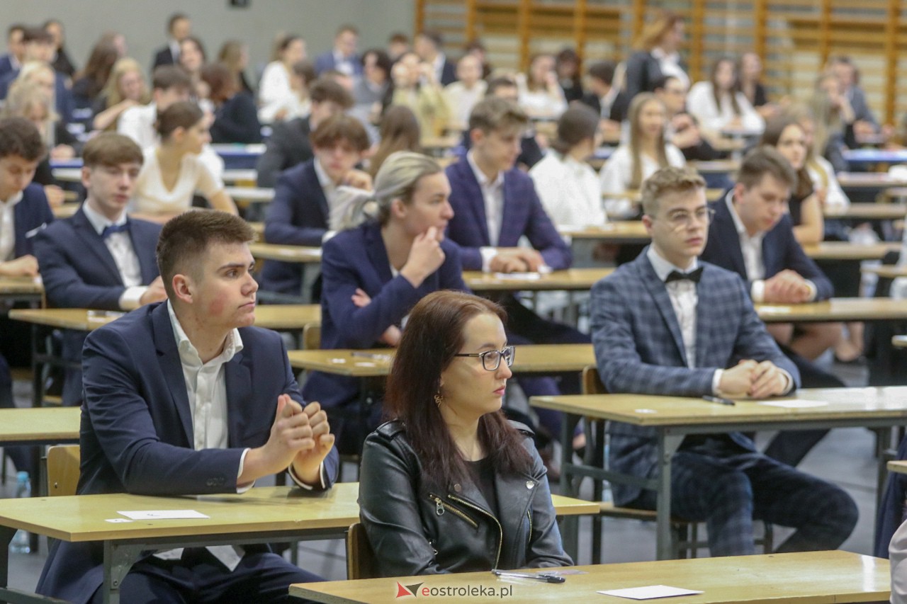 Matura 2023 z języka polskiego w III LO w Ostrołęce [04.05.2023] - zdjęcie #57 - eOstroleka.pl