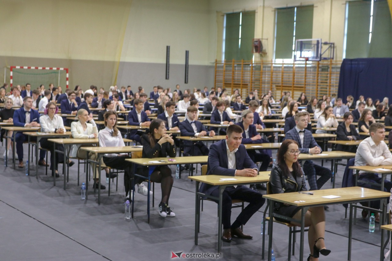 Matura 2023 z języka polskiego w III LO w Ostrołęce [04.05.2023] - zdjęcie #59 - eOstroleka.pl