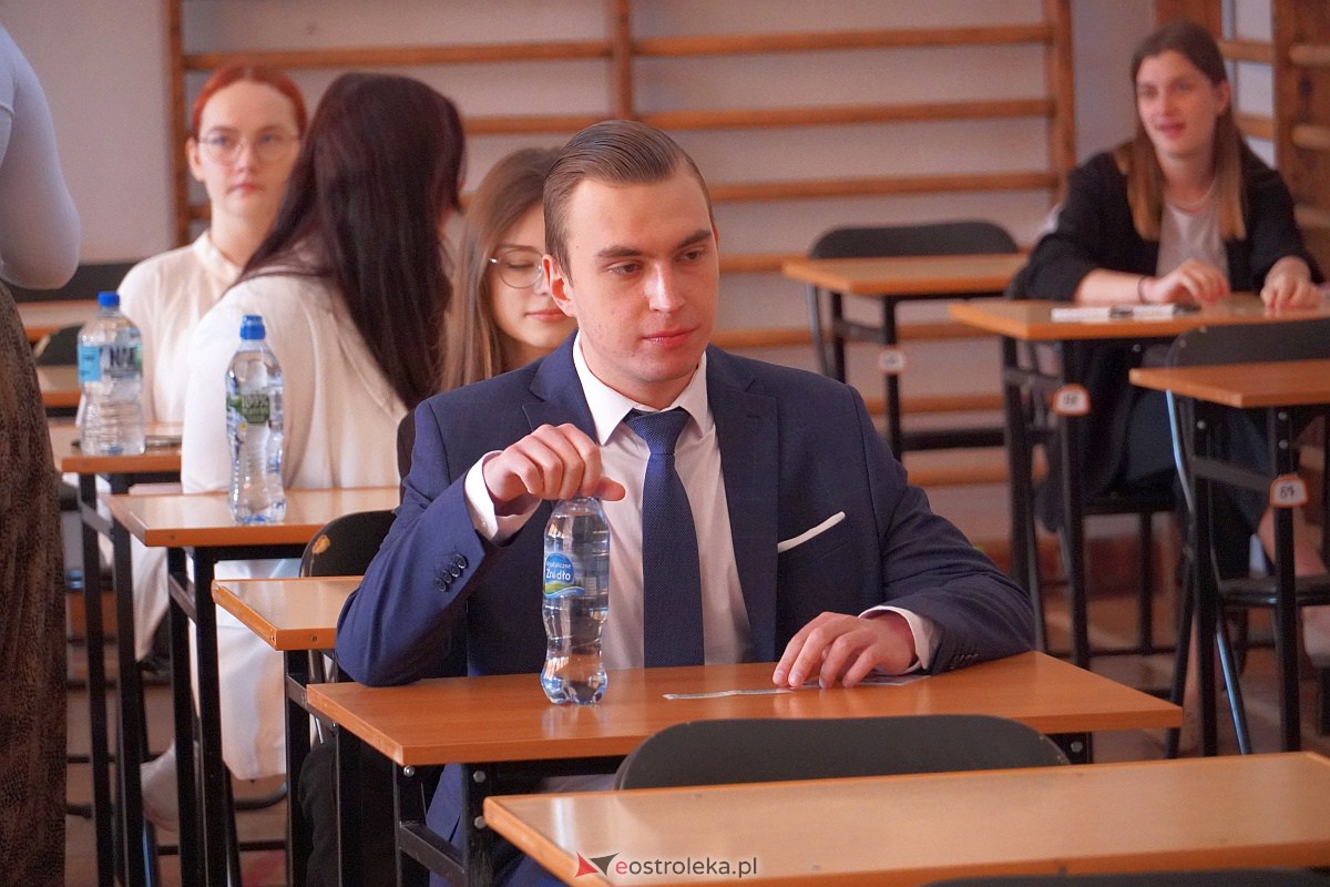 Matura 2023 - język polski w II LO w Ostrołęce [4.05.2023] - zdjęcie #57 - eOstroleka.pl