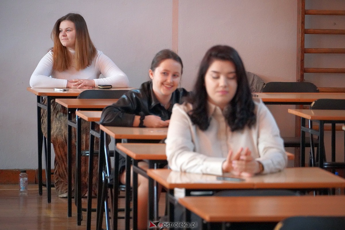 Matura 2023 - język polski w II LO w Ostrołęce [4.05.2023] - zdjęcie #53 - eOstroleka.pl
