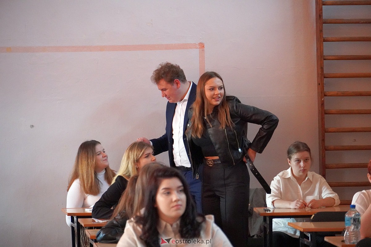 Matura 2023 - język polski w II LO w Ostrołęce [4.05.2023] - zdjęcie #44 - eOstroleka.pl