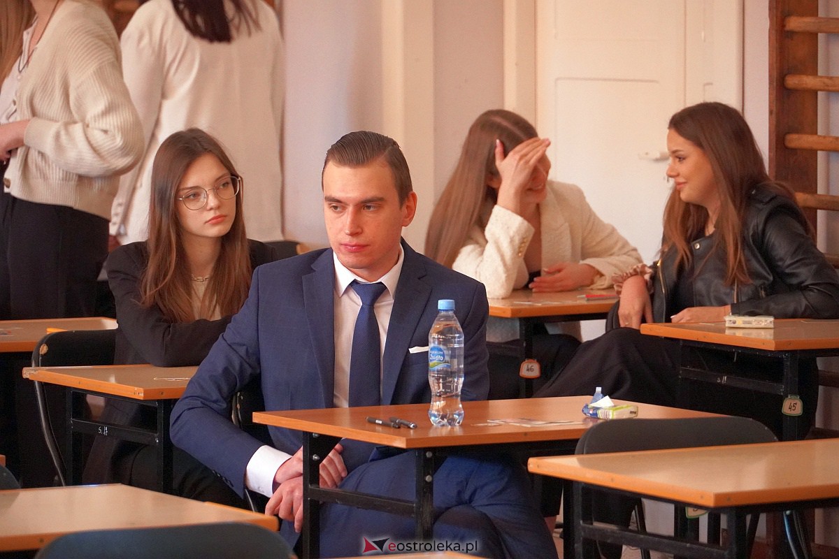 Matura 2023 - język polski w II LO w Ostrołęce [4.05.2023] - zdjęcie #39 - eOstroleka.pl