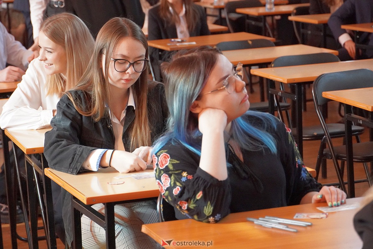 Matura 2023 - język polski w II LO w Ostrołęce [4.05.2023] - zdjęcie #38 - eOstroleka.pl
