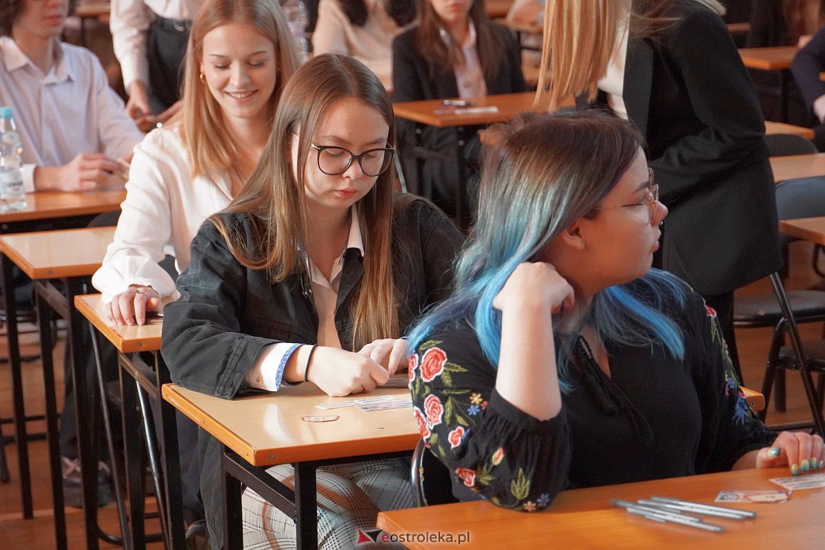 Matura 2023 - język polski w II LO w Ostrołęce [4.05.2023] - zdjęcie #37 - eOstroleka.pl