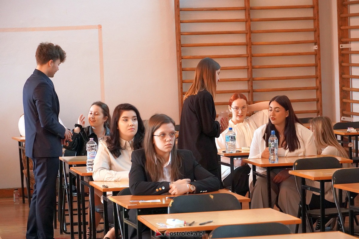 Matura 2023 - język polski w II LO w Ostrołęce [4.05.2023] - zdjęcie #31 - eOstroleka.pl