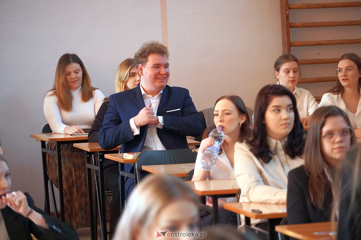 Matura 2023 - język polski w II LO w Ostrołęce [4.05.2023] - zdjęcie #28 - eOstroleka.pl