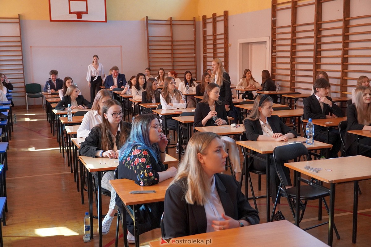 Matura 2023 - język polski w II LO w Ostrołęce [4.05.2023] - zdjęcie #27 - eOstroleka.pl
