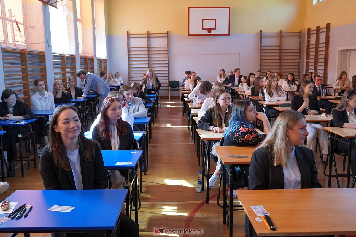 Matura 2023 - język polski w II LO w Ostrołęce [4.05.2023] - zdjęcie #26 - eOstroleka.pl