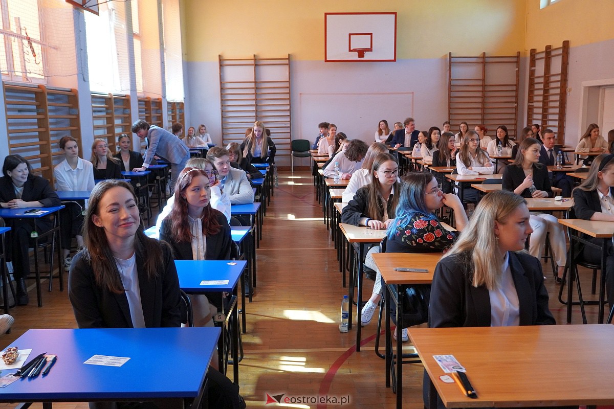Matura 2023 - język polski w II LO w Ostrołęce [4.05.2023] - zdjęcie #25 - eOstroleka.pl