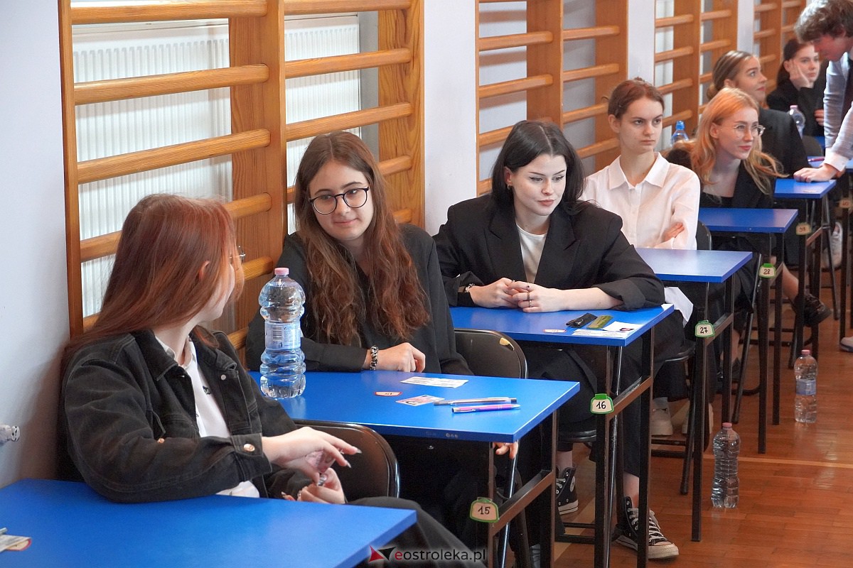 Matura 2023 - język polski w II LO w Ostrołęce [4.05.2023] - zdjęcie #22 - eOstroleka.pl