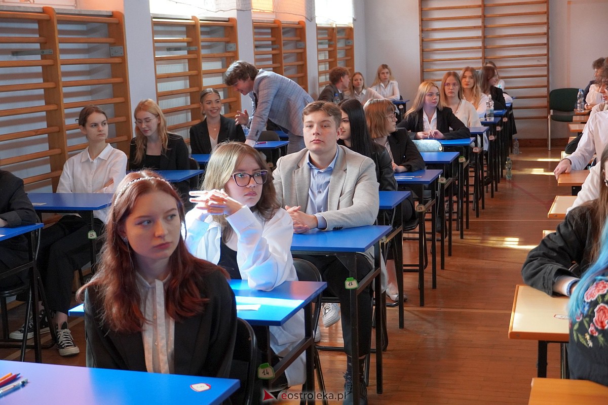 Matura 2023 - język polski w II LO w Ostrołęce [4.05.2023] - zdjęcie #21 - eOstroleka.pl