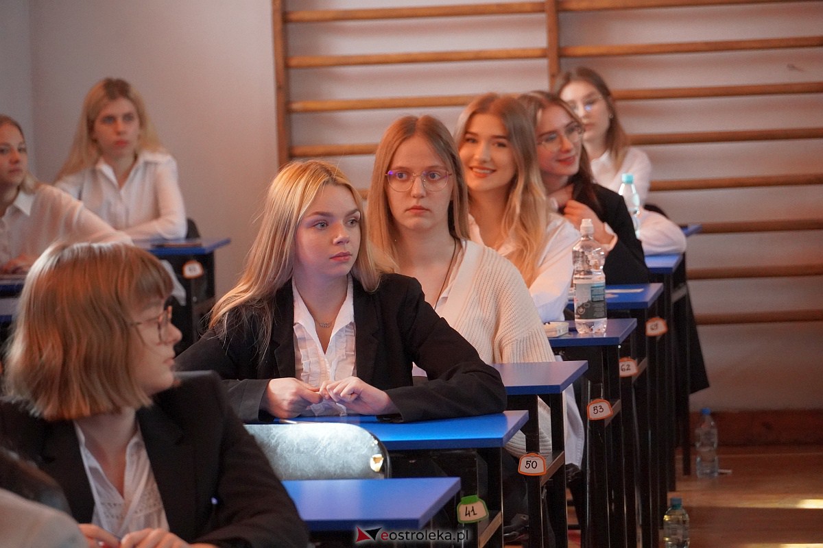 Matura 2023 - język polski w II LO w Ostrołęce [4.05.2023] - zdjęcie #20 - eOstroleka.pl