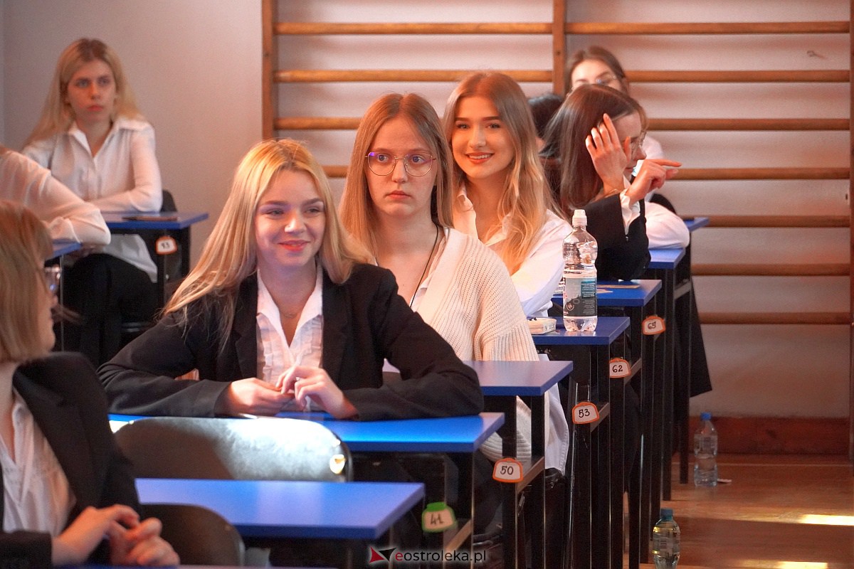 Matura 2023 - język polski w II LO w Ostrołęce [4.05.2023] - zdjęcie #19 - eOstroleka.pl