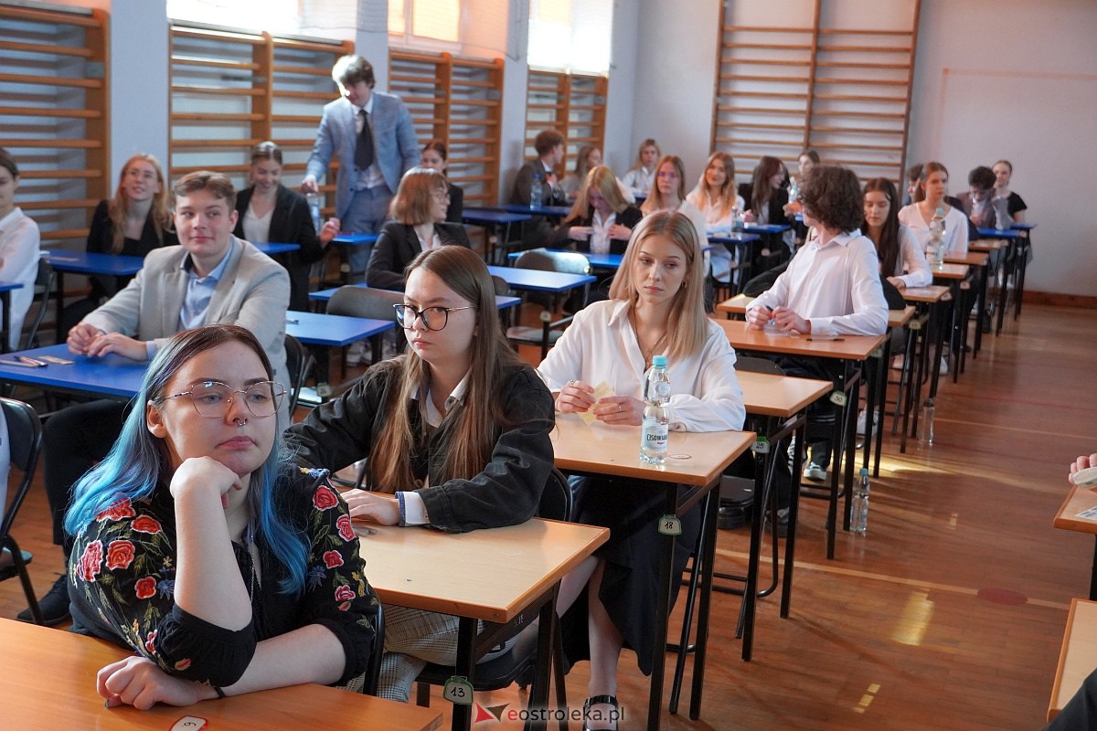 Matura 2023 - język polski w II LO w Ostrołęce [4.05.2023] - zdjęcie #18 - eOstroleka.pl