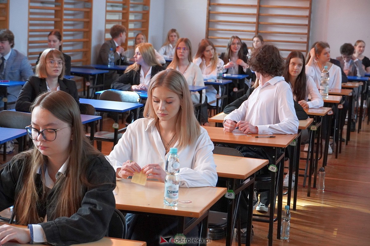 Matura 2023 - język polski w II LO w Ostrołęce [4.05.2023] - zdjęcie #17 - eOstroleka.pl