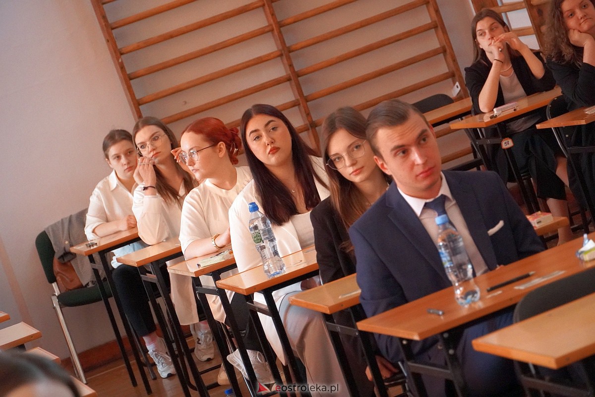 Matura 2023 - język polski w II LO w Ostrołęce [4.05.2023] - zdjęcie #13 - eOstroleka.pl