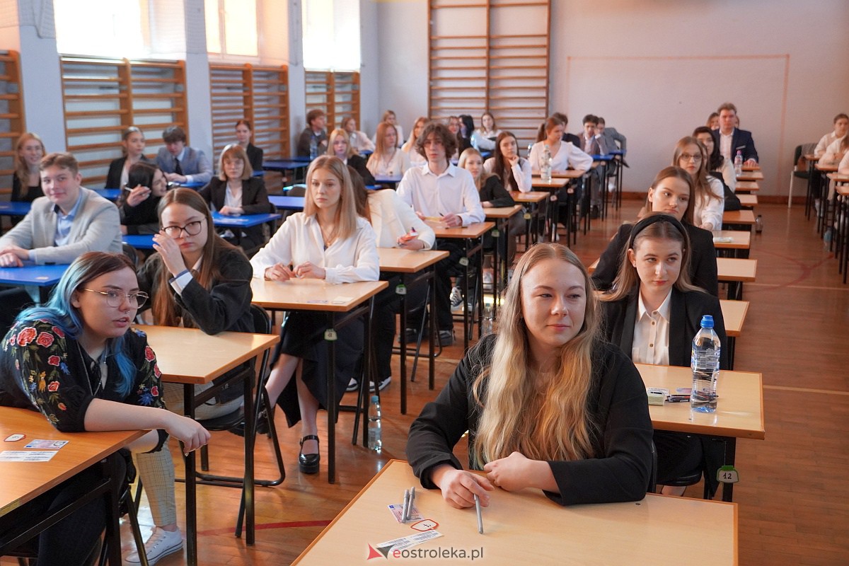 Matura 2023 - język polski w II LO w Ostrołęce [4.05.2023] - zdjęcie #10 - eOstroleka.pl