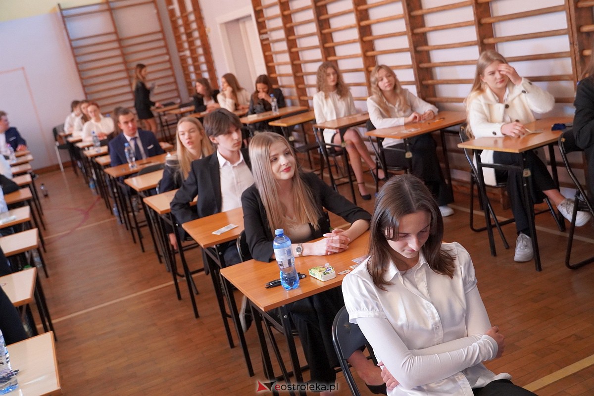 Matura 2023 - język polski w II LO w Ostrołęce [4.05.2023] - zdjęcie #9 - eOstroleka.pl