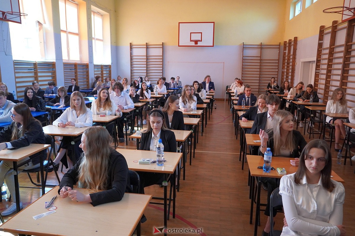 Matura 2023 - język polski w II LO w Ostrołęce [4.05.2023] - zdjęcie #5 - eOstroleka.pl