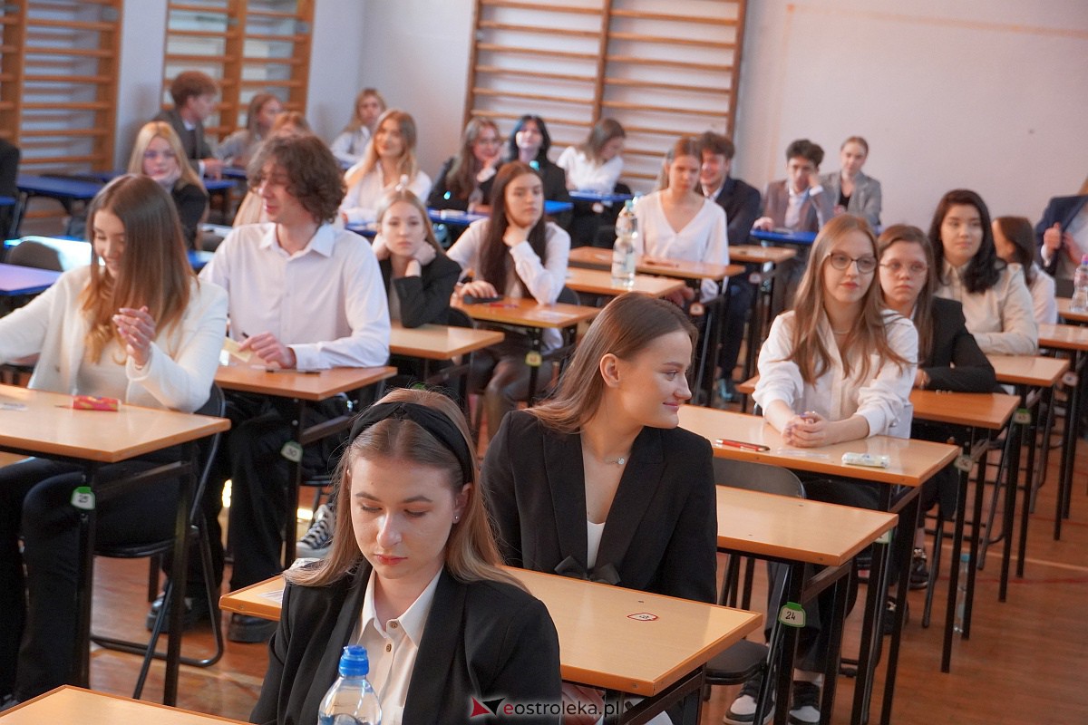 Matura 2023 - język polski w II LO w Ostrołęce [4.05.2023] - zdjęcie #4 - eOstroleka.pl