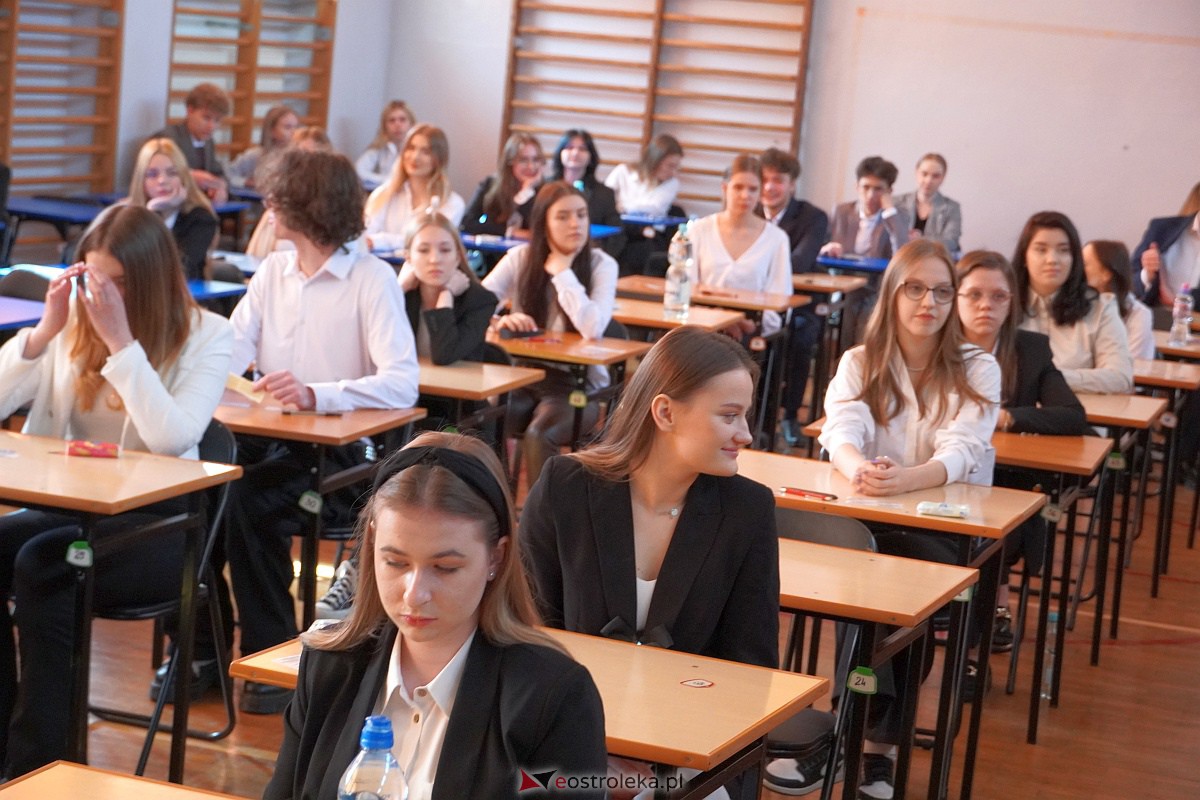 Matura 2023 - język polski w II LO w Ostrołęce [4.05.2023] - zdjęcie #3 - eOstroleka.pl