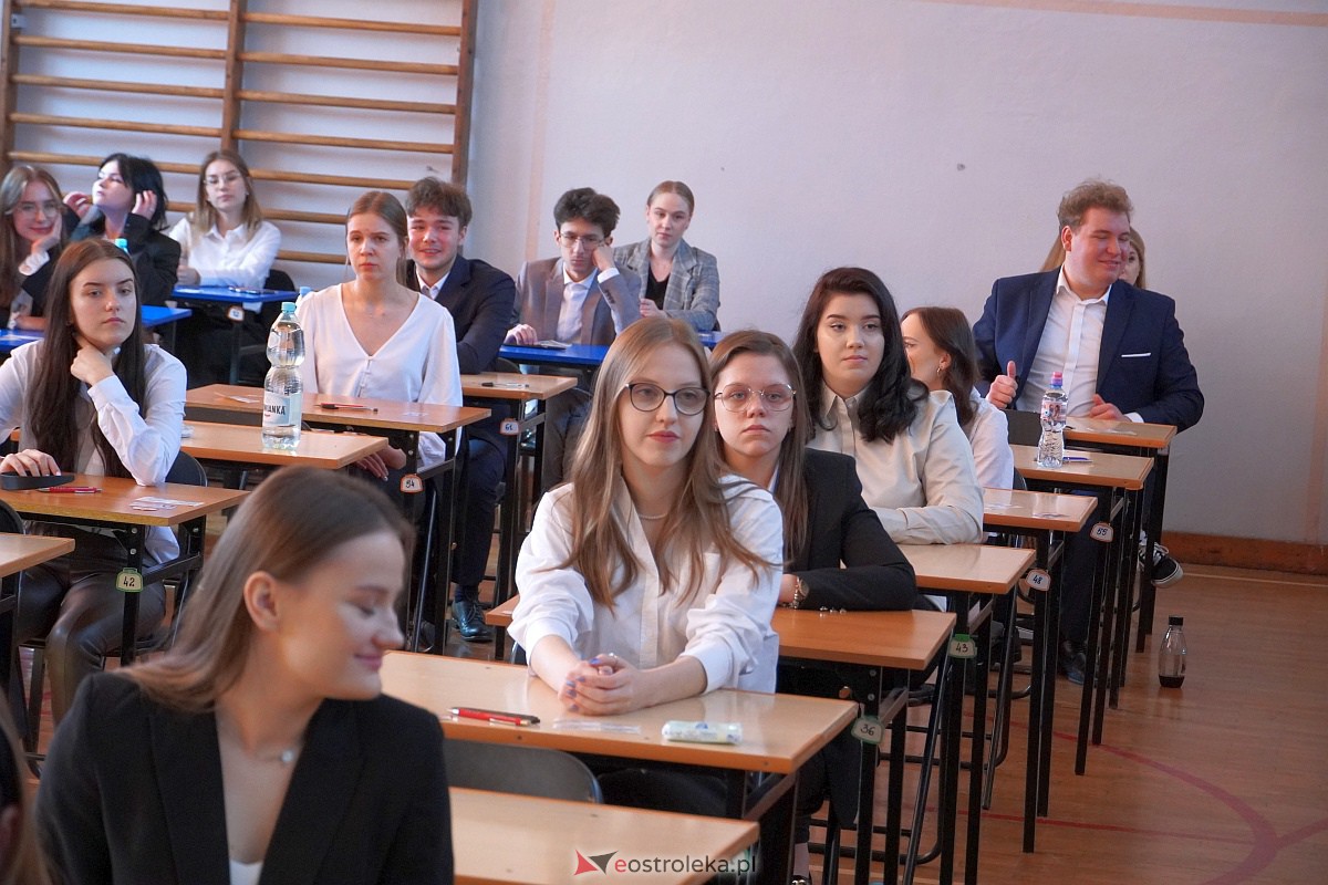 Matura 2023 - język polski w II LO w Ostrołęce [4.05.2023] - zdjęcie #2 - eOstroleka.pl