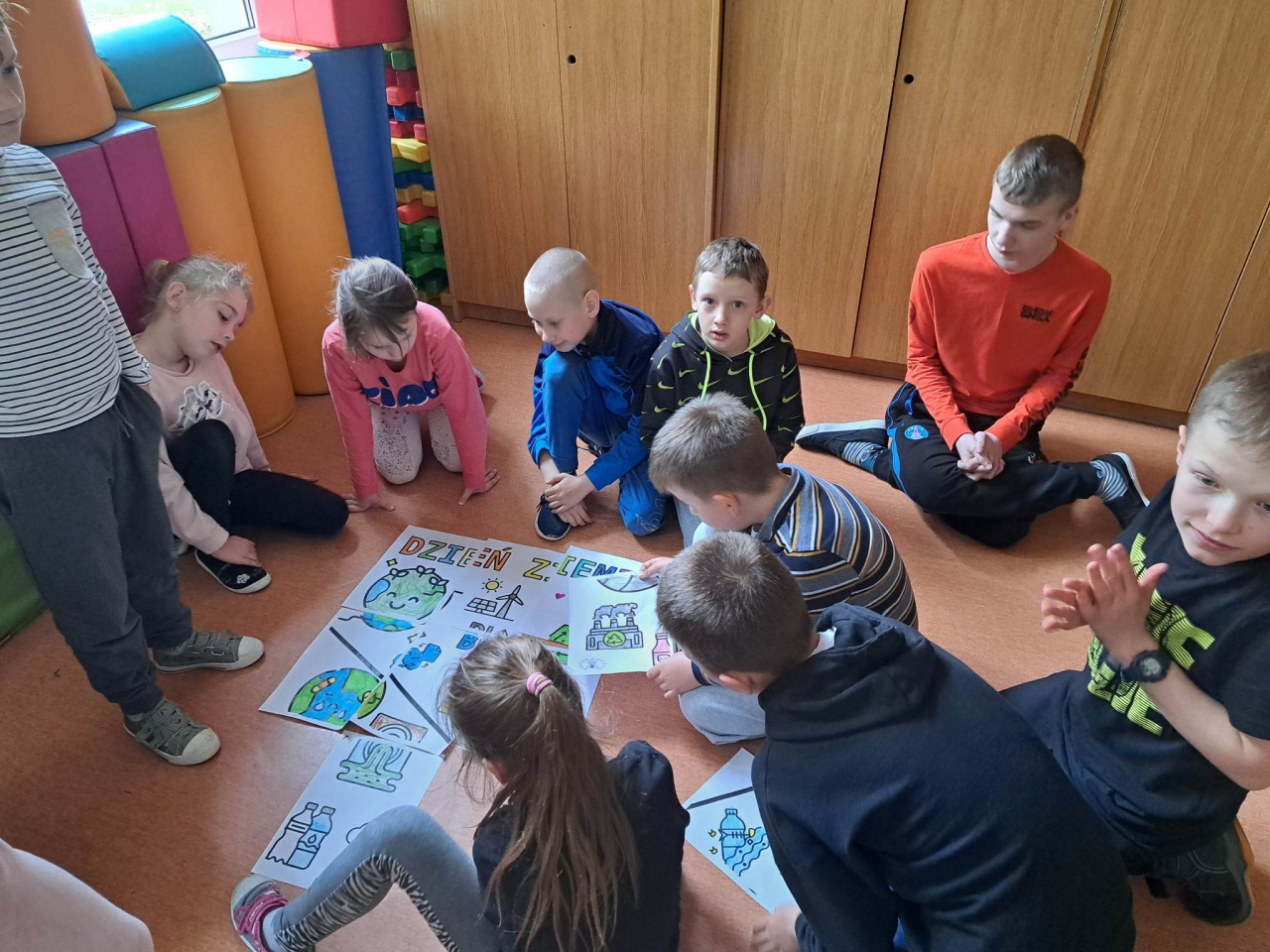 Miesiąc Świadomości Autyzmu w Szkole Podstawowej nr 4 w Ostrołęce - zdjęcie #17 - eOstroleka.pl