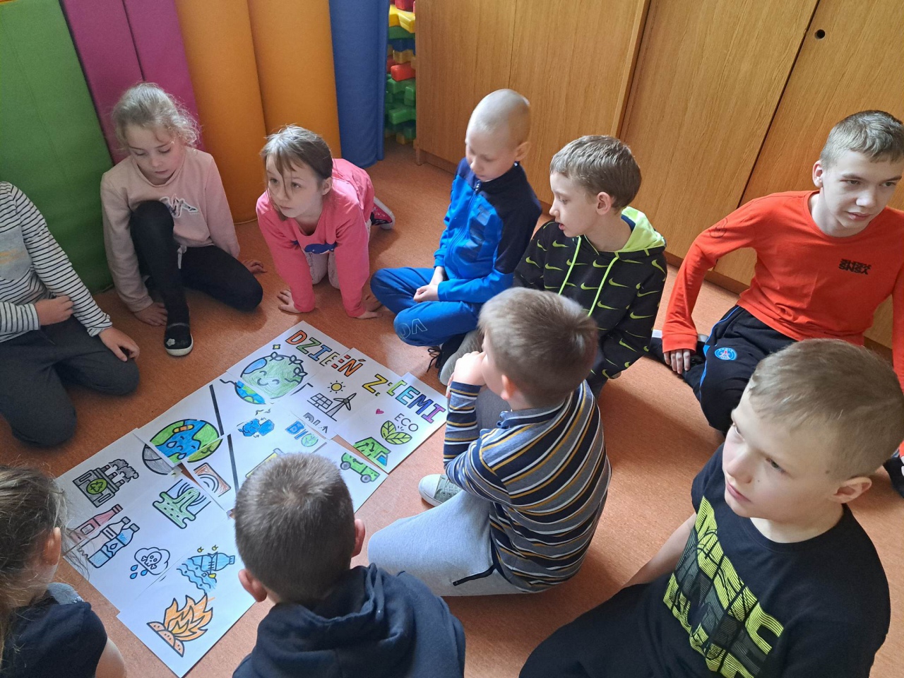 Miesiąc Świadomości Autyzmu w Szkole Podstawowej nr 4 w Ostrołęce - zdjęcie #29 - eOstroleka.pl