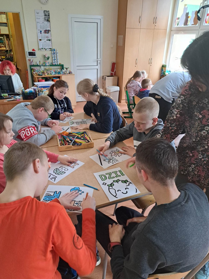 Miesiąc Świadomości Autyzmu w Szkole Podstawowej nr 4 w Ostrołęce - zdjęcie #32 - eOstroleka.pl