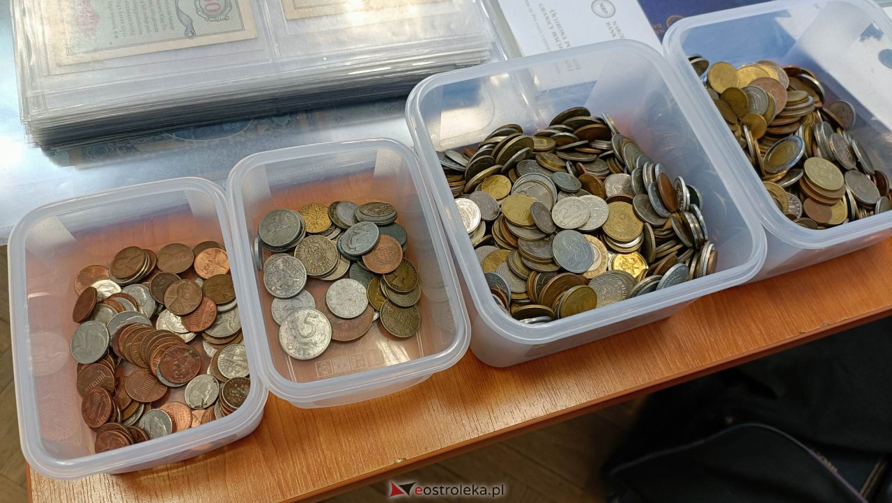 Zaglądamy na giełdę kolekcjonerską w Klubie Lokator. Co dziś było w ofercie? [07.05.2023] - zdjęcie #28 - eOstroleka.pl