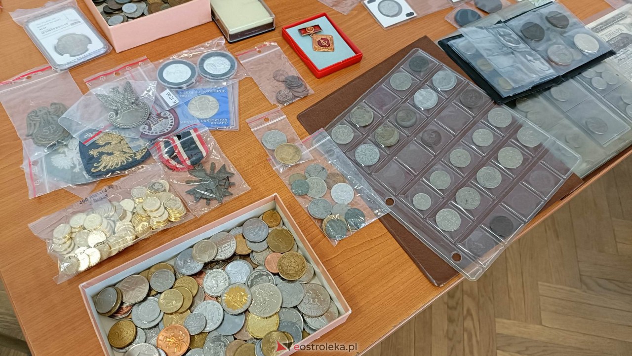 Zaglądamy na giełdę kolekcjonerską w Klubie Lokator. Co dziś było w ofercie? [07.05.2023] - zdjęcie #22 - eOstroleka.pl