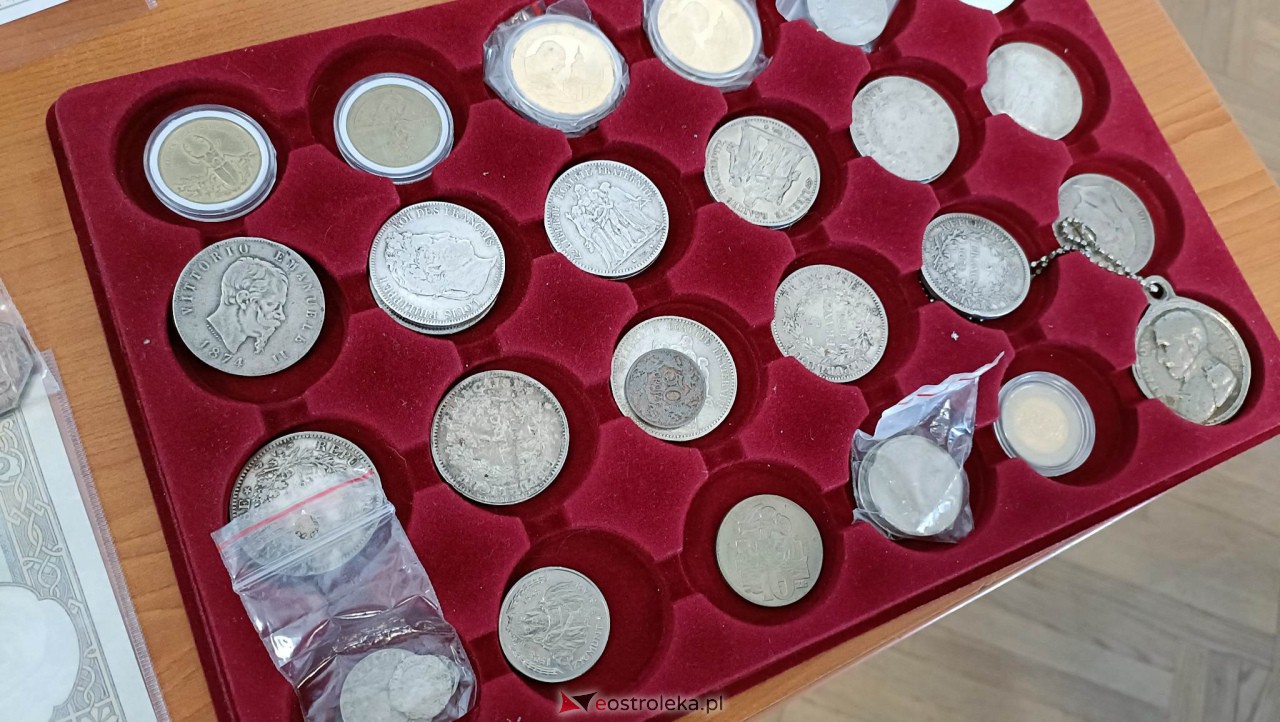 Zaglądamy na giełdę kolekcjonerską w Klubie Lokator. Co dziś było w ofercie? [07.05.2023] - zdjęcie #16 - eOstroleka.pl