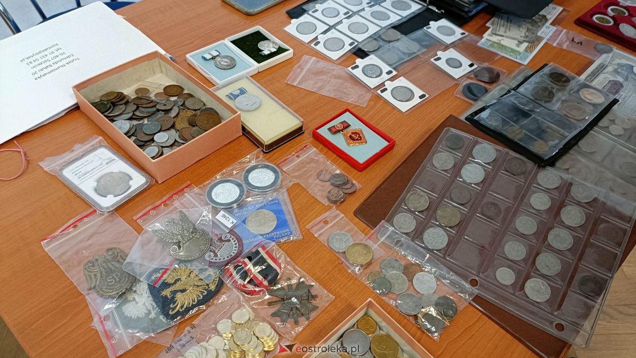 Zaglądamy na giełdę kolekcjonerską w Klubie Lokator. Co dziś było w ofercie? [07.05.2023] - zdjęcie #15 - eOstroleka.pl